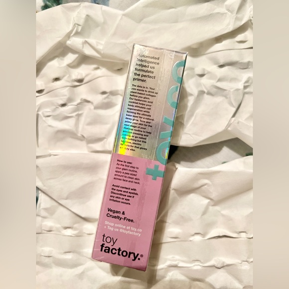 Toy Factory Makeup Primer - Picture 2 of 3